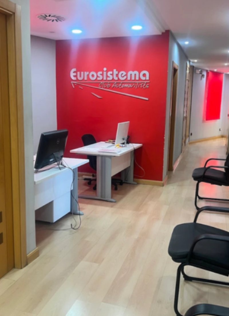 Entrada de la oficina de Eurosistema Club Automovilista en Madrid